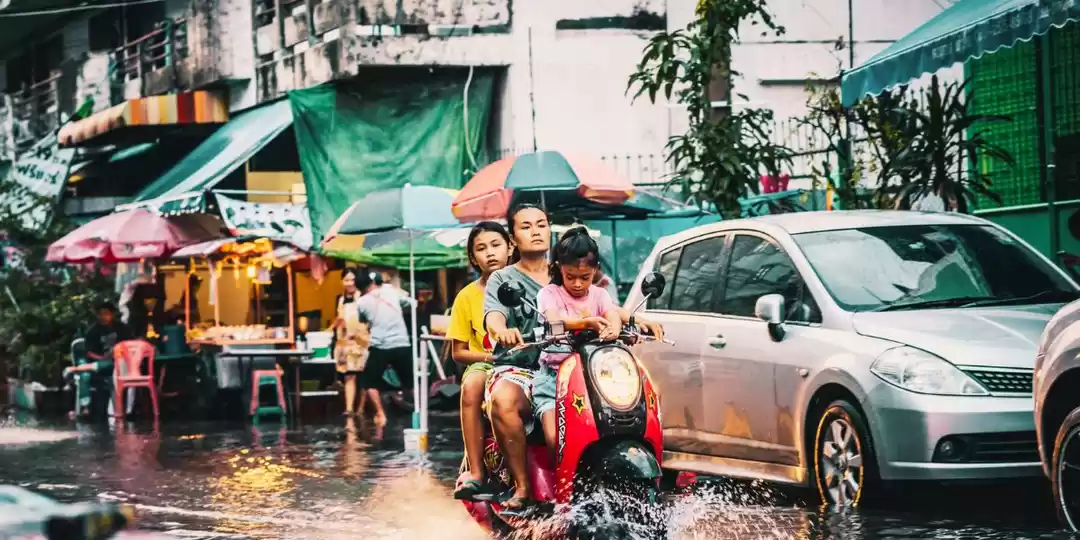 time to visit Thailand street