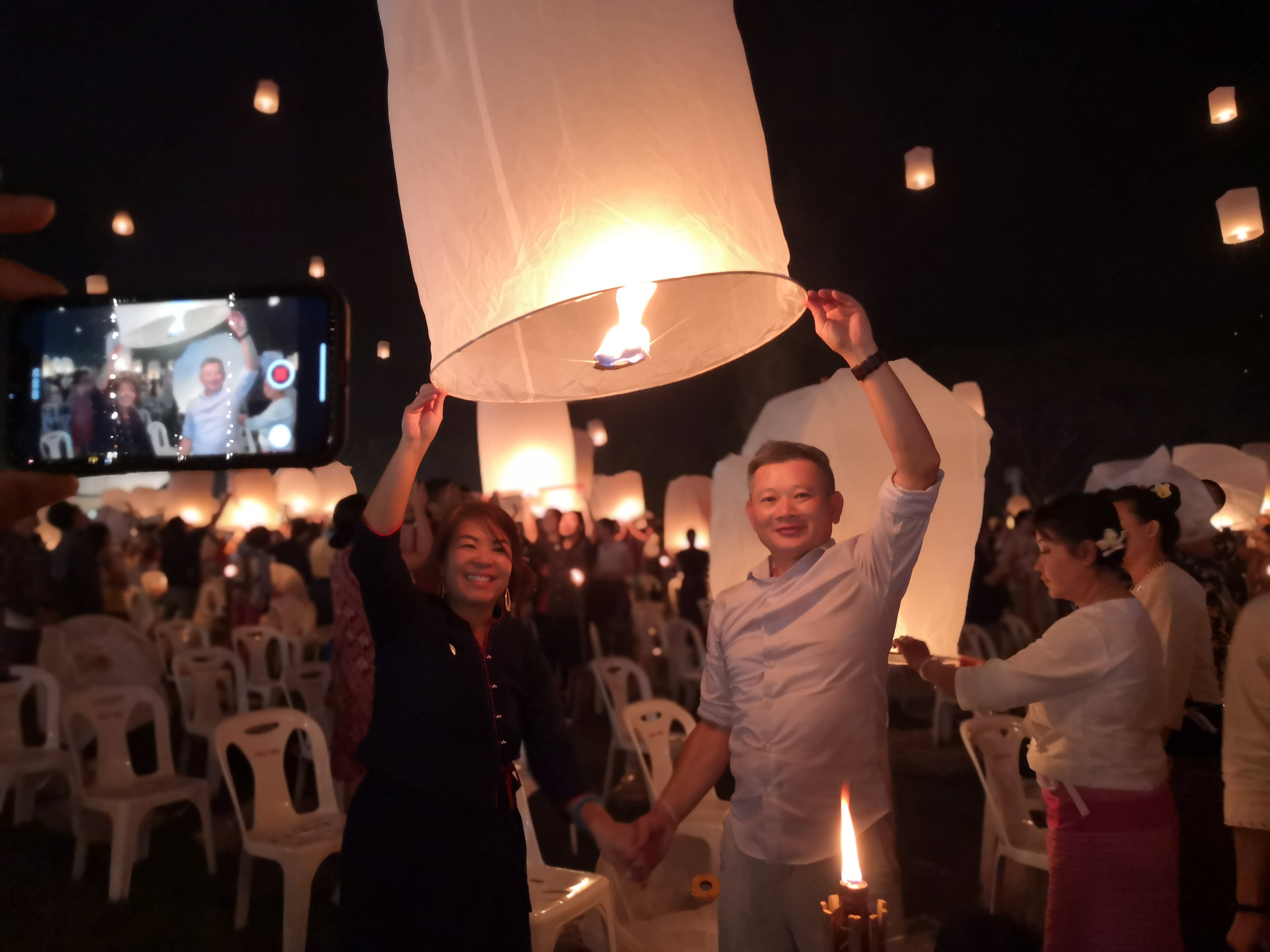 Yi Peng lanterns rising